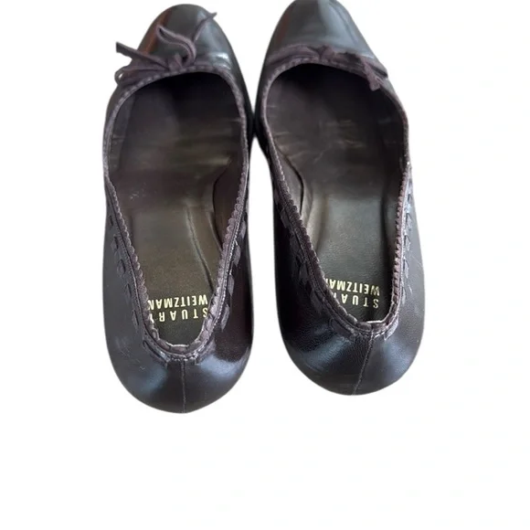 Stuart Weitzman Brown Leather Scalloped Kitten Heels with Vibram sole size 9N